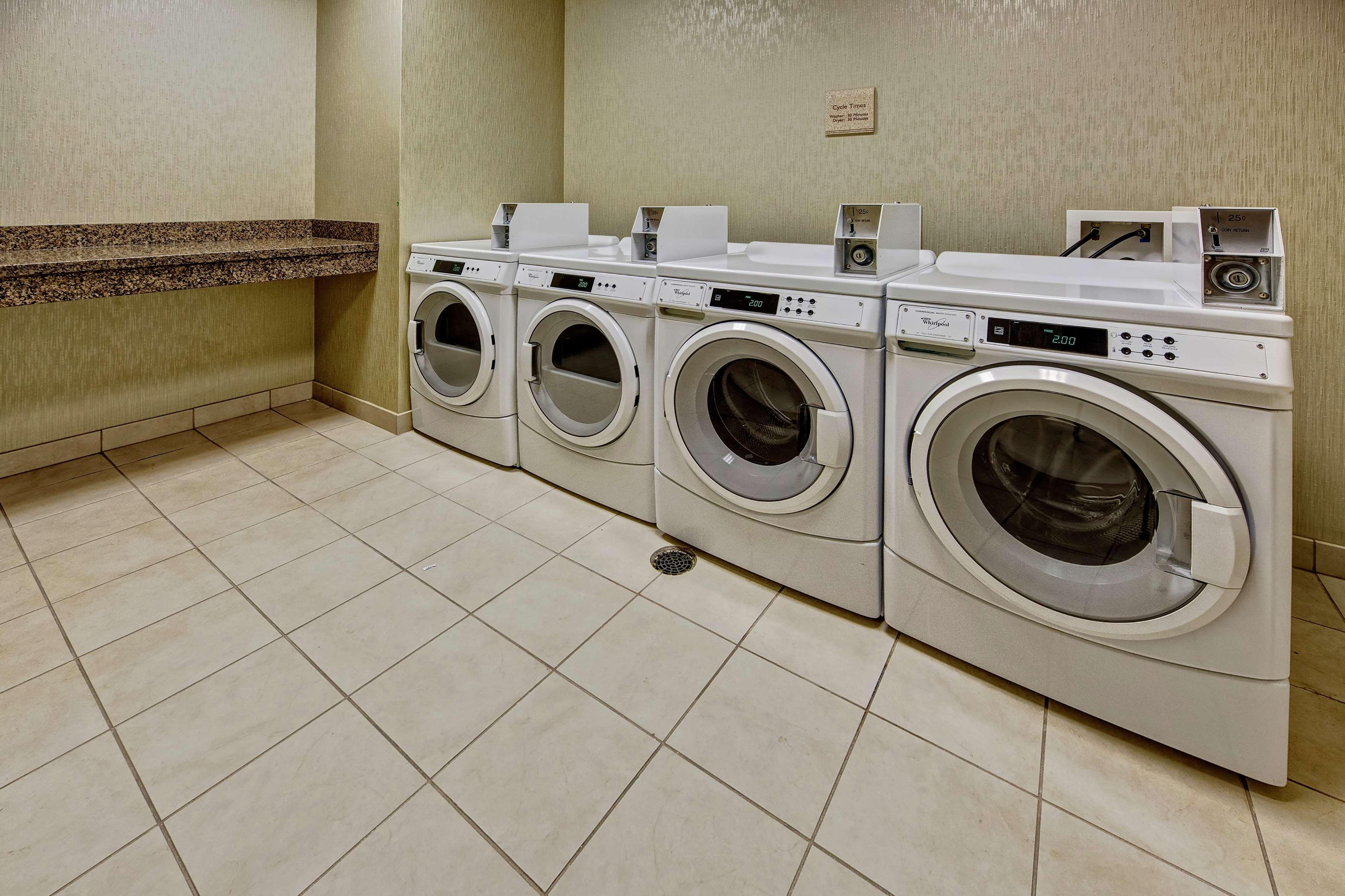 Hilton Garden Inn Midtown Талса Екстер'єр фото