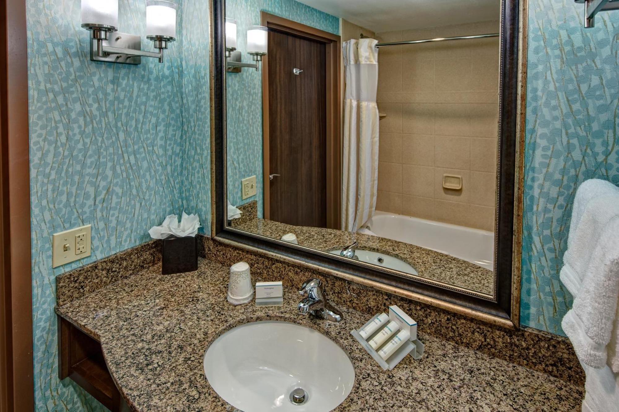 Hilton Garden Inn Midtown Талса Екстер'єр фото